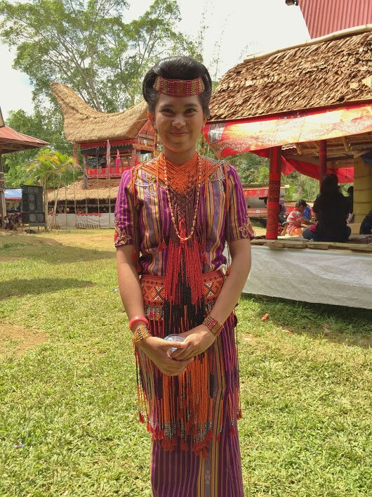Beberapa pakaian  adat  yang ada di Sulawesi  Selatan  ini 